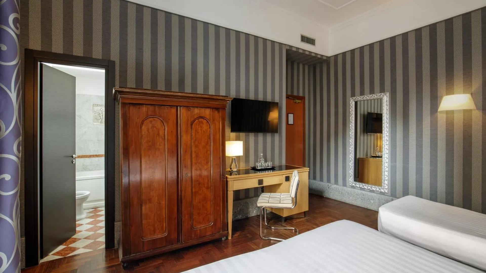 Hotel Royal Court Rome 4*,